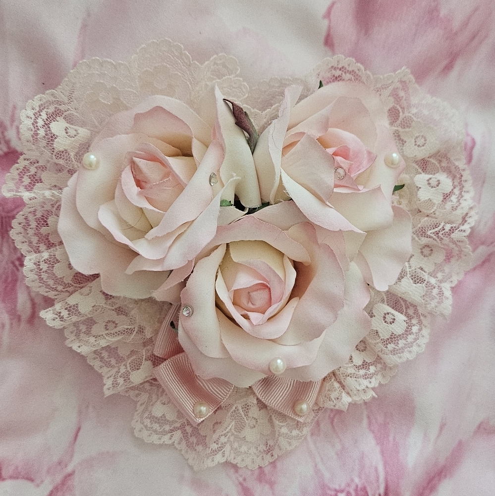 La Pafait Gyaru Baby Pink Heart Shaped Rose And Lace Fasincator Hair Accessory - Picture 2 of 5